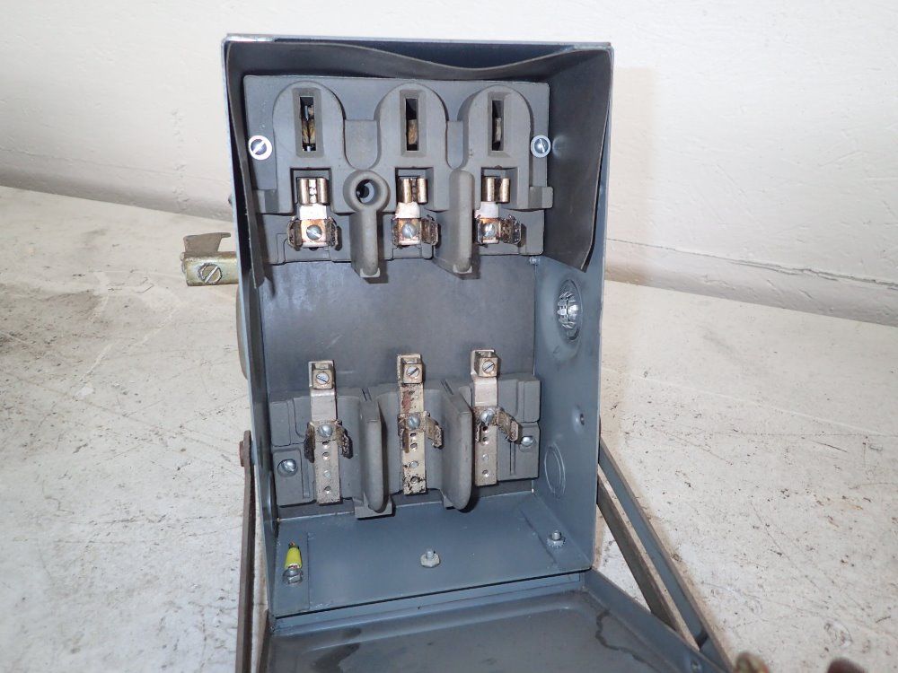 General Electric Bus Plug