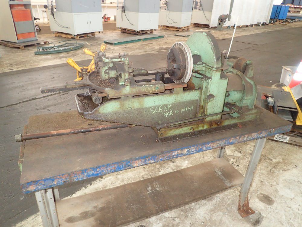 Beaver Pipe Tools Pipe & Bolt Machine