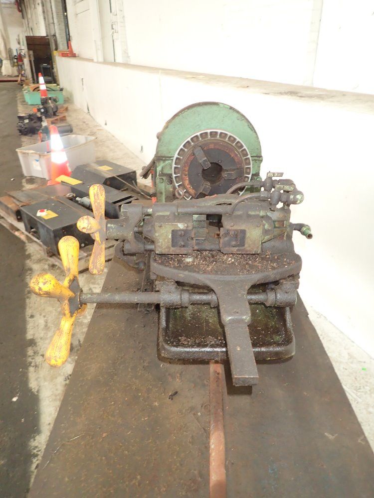 Beaver Pipe Tools Pipe & Bolt Machine