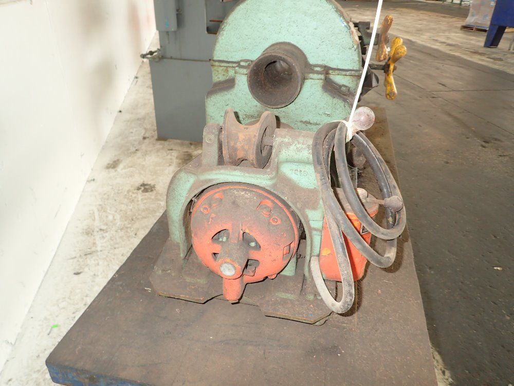 Beaver Pipe Tools Pipe & Bolt Machine