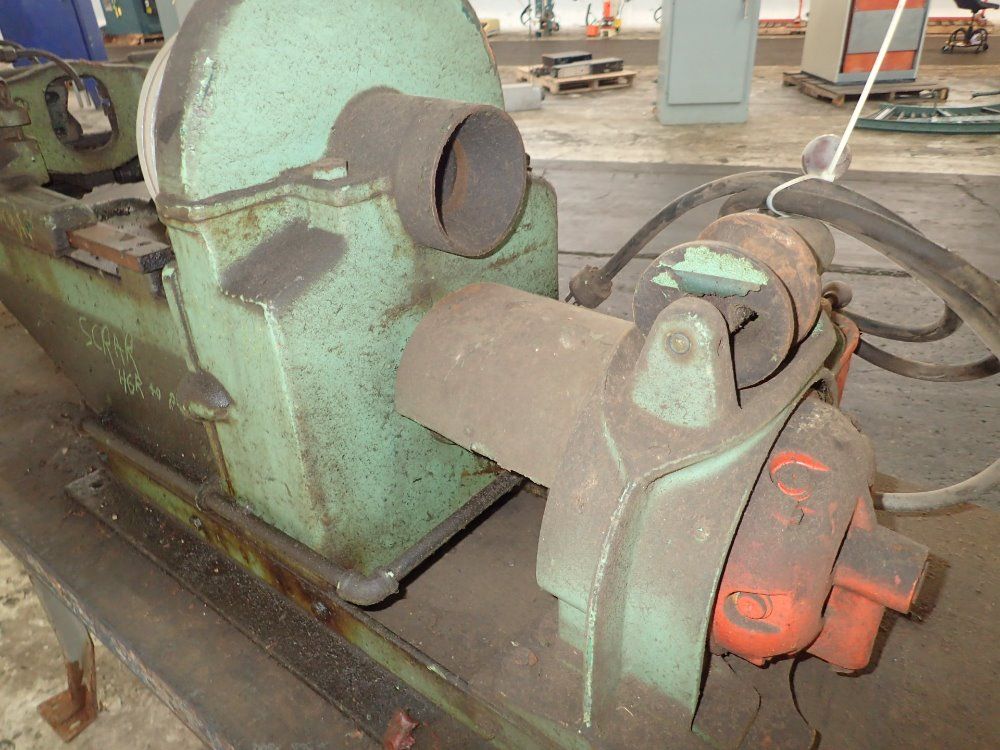 Beaver Pipe Tools Pipe & Bolt Machine