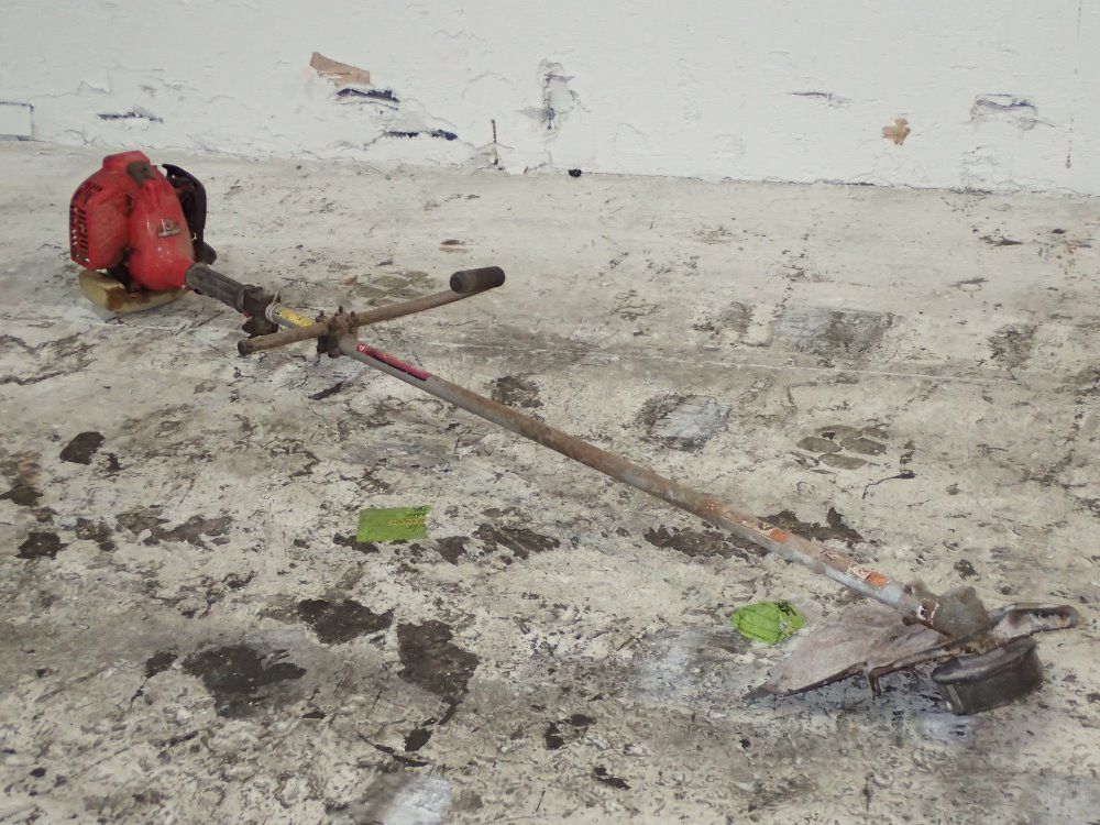 Troy-bilt Gas Powered Lawn Trimmer