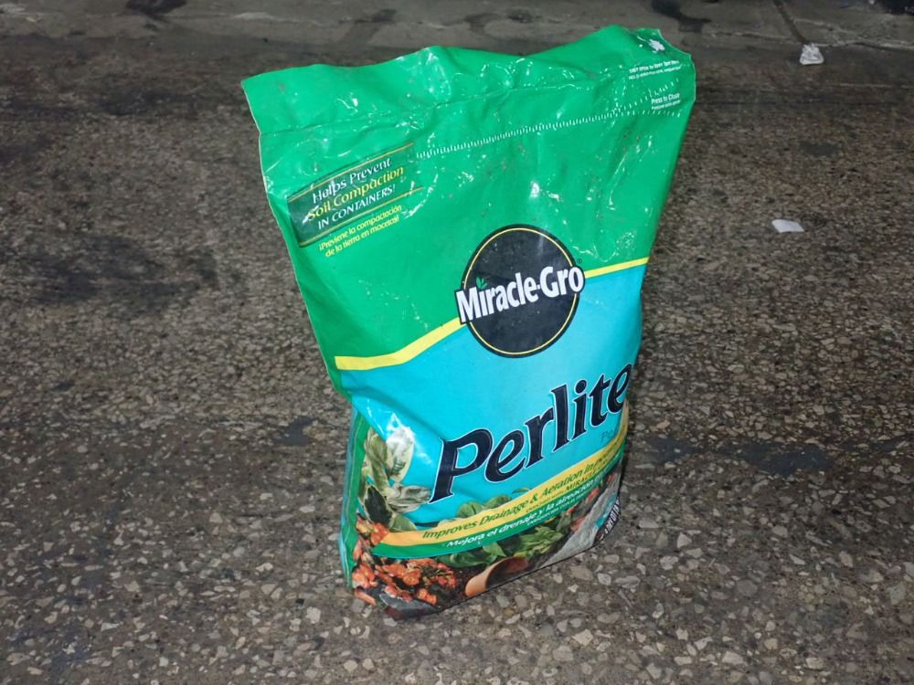 Perlite/miracle Gro Plant Food