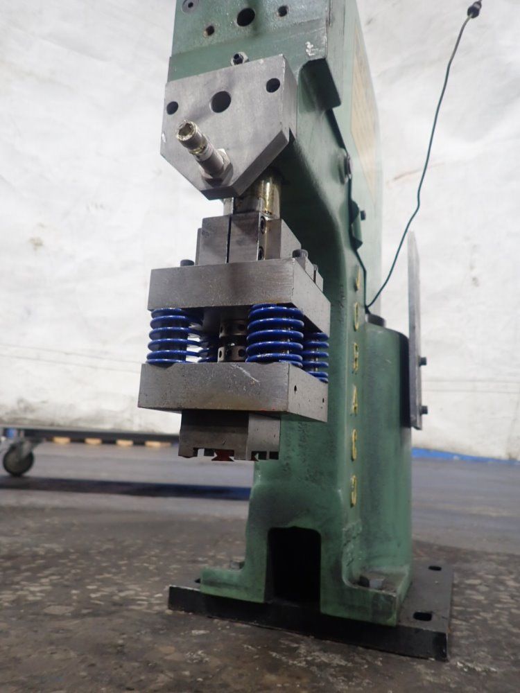 Joraco Toggle Press