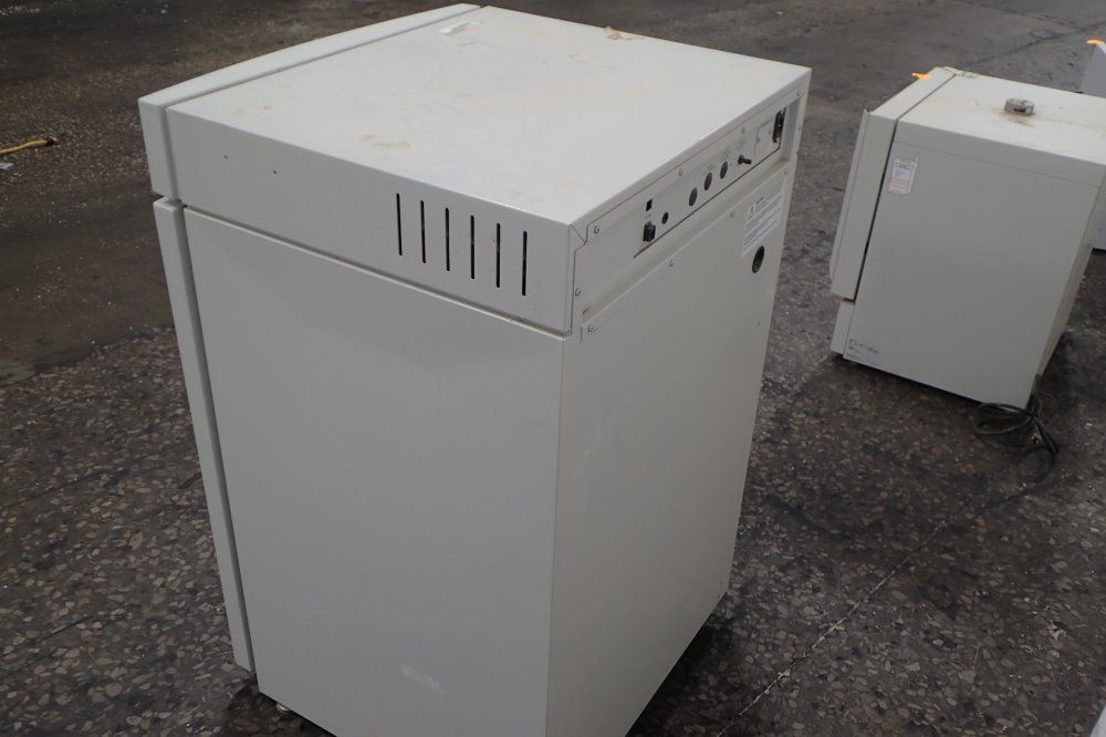 Thermo Fisher Scientific Incubator