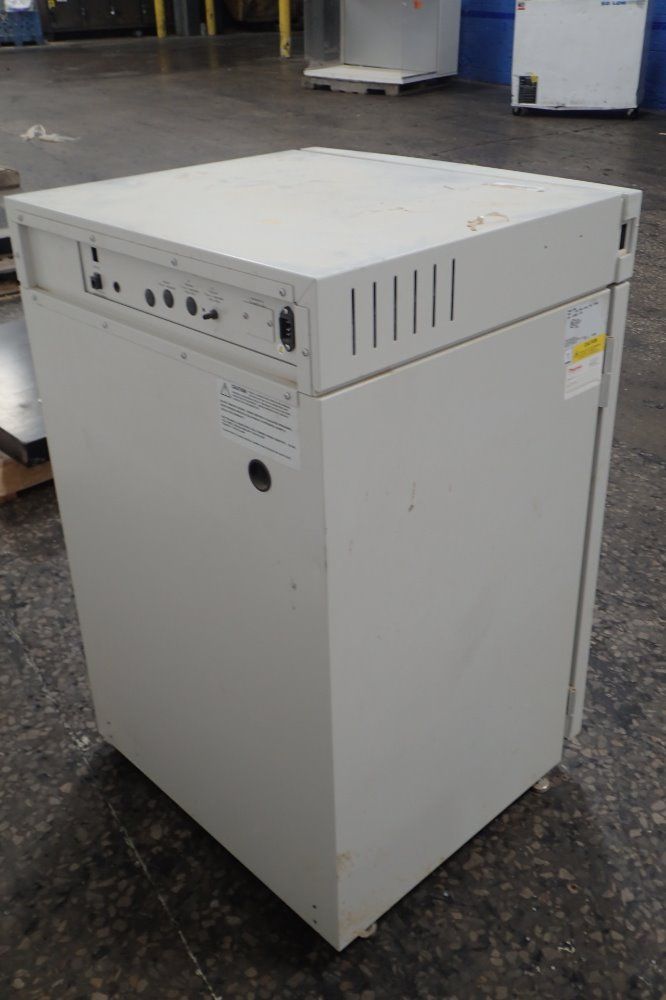 Thermo Fisher Scientific Incubator