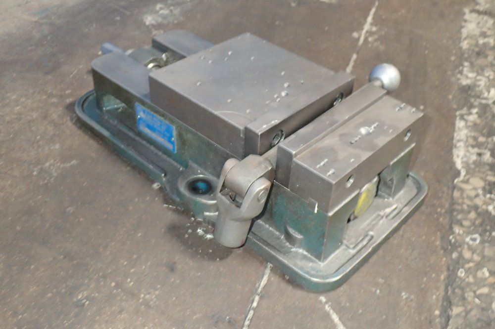 Kurt 6" Vise
