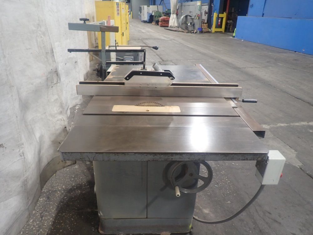 Delta/rockwell Tilting Arbor Saw