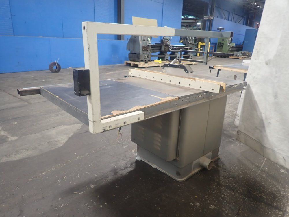 Delta/rockwell Tilting Arbor Saw