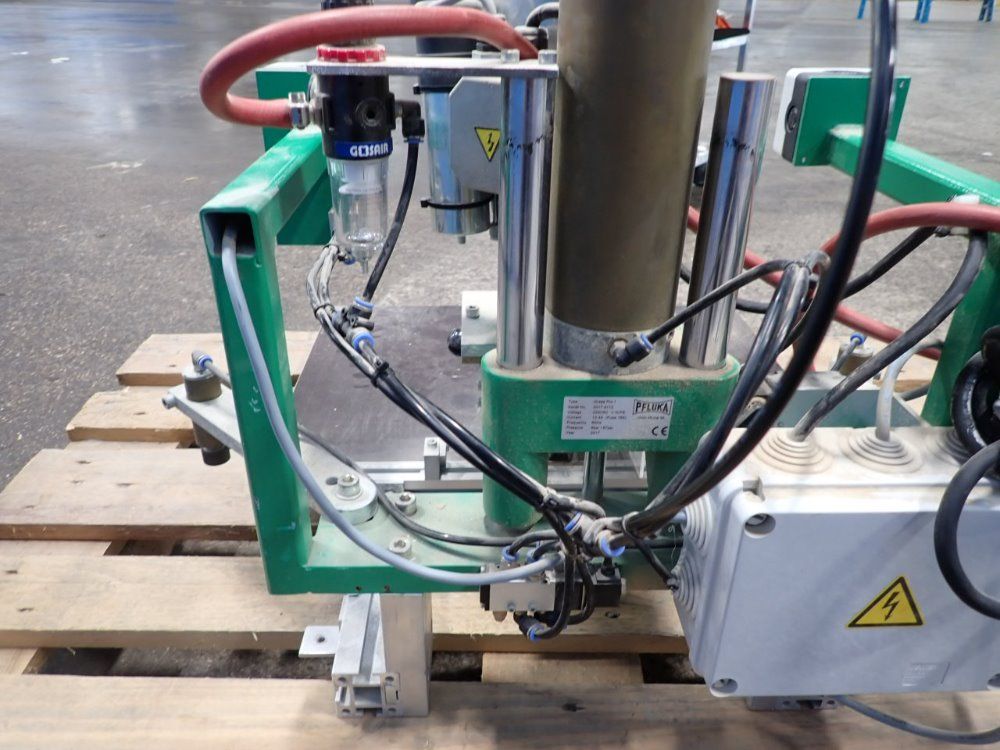 Pfluka Hinge Bore & Inserting Machine - Grass Pro 1