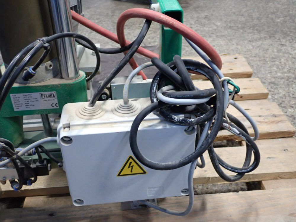 Pfluka Hinge Bore & Inserting Machine - Grass Pro 1