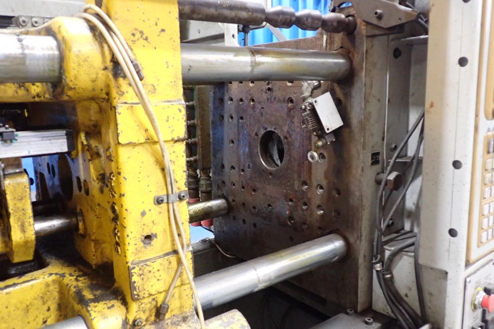 Van Dorn Demag 15hp/11kw Injection Molding Machine - 85ht