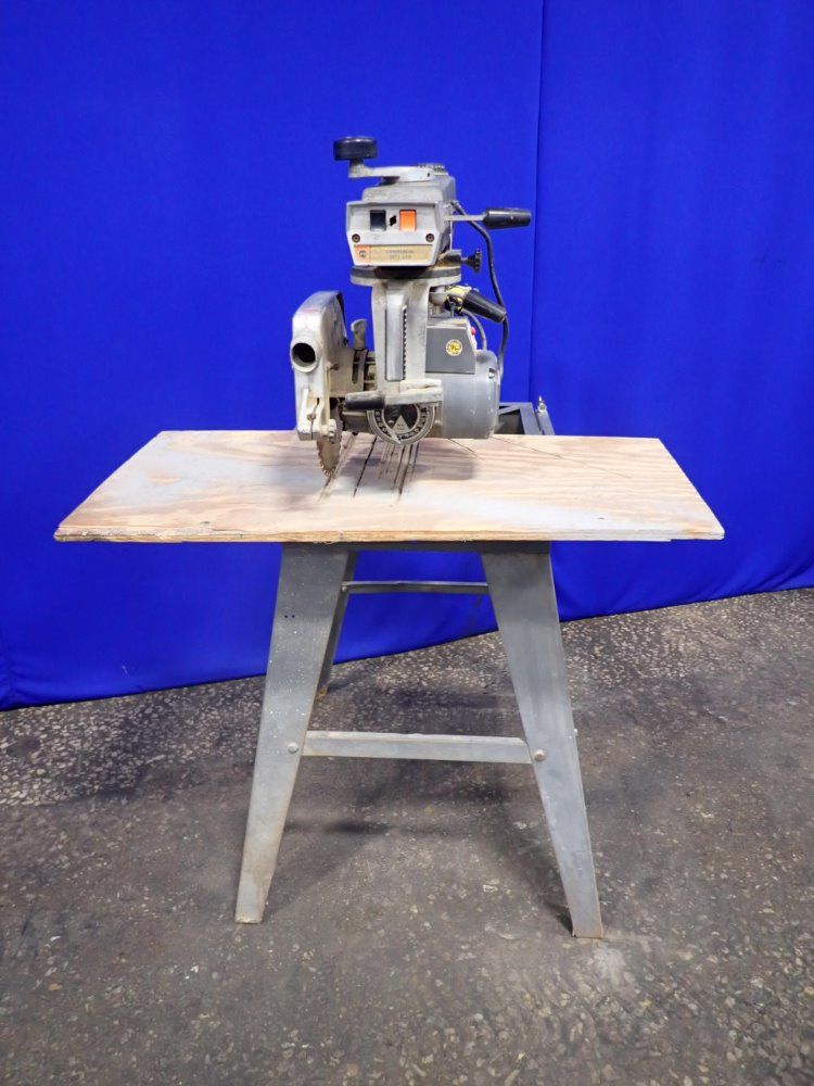 Black & Decker Radial Arm Saw