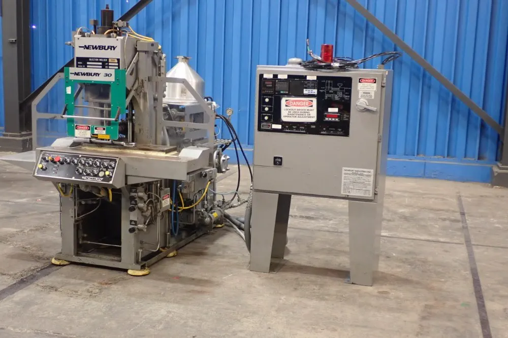 Newbury 30ton/60a 30 Ton Injection Molder - V4-30ars