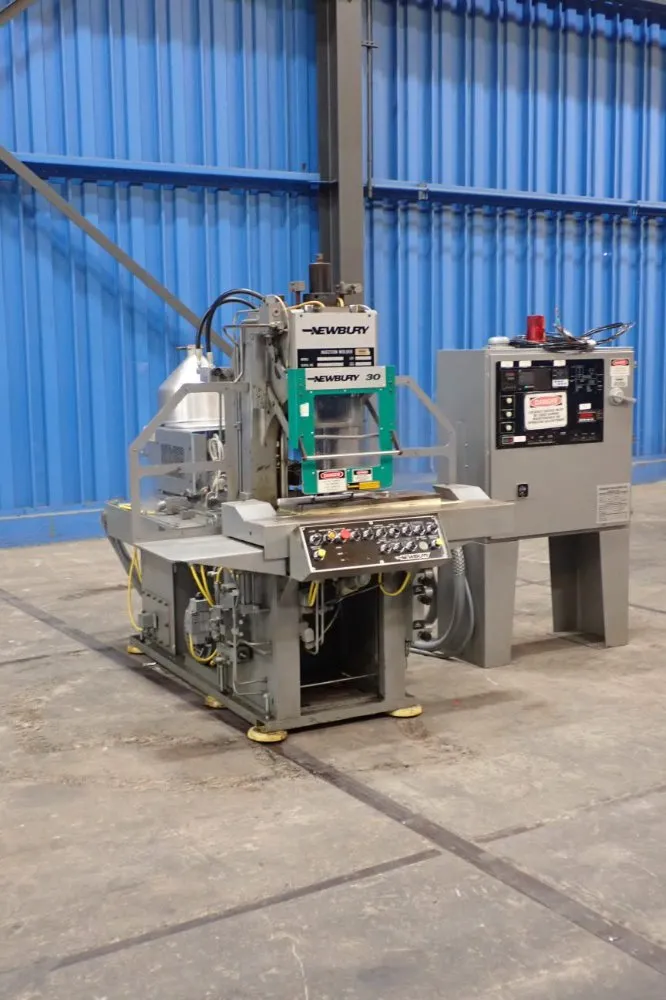 Newbury 30ton/60a 30 Ton Injection Molder - V4-30ars