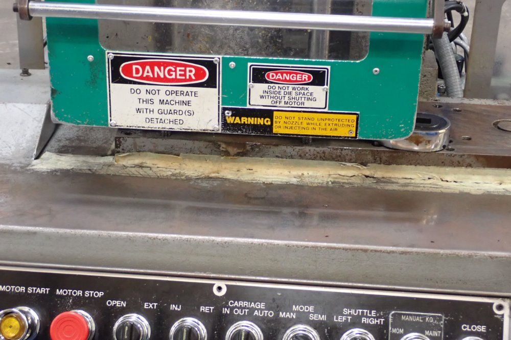 Newbury 30ton/60a 30 Ton Injection Molder - V4-30ars