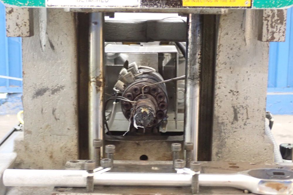 Newbury 30ton/60a 30 Ton Injection Molder - V4-30ars