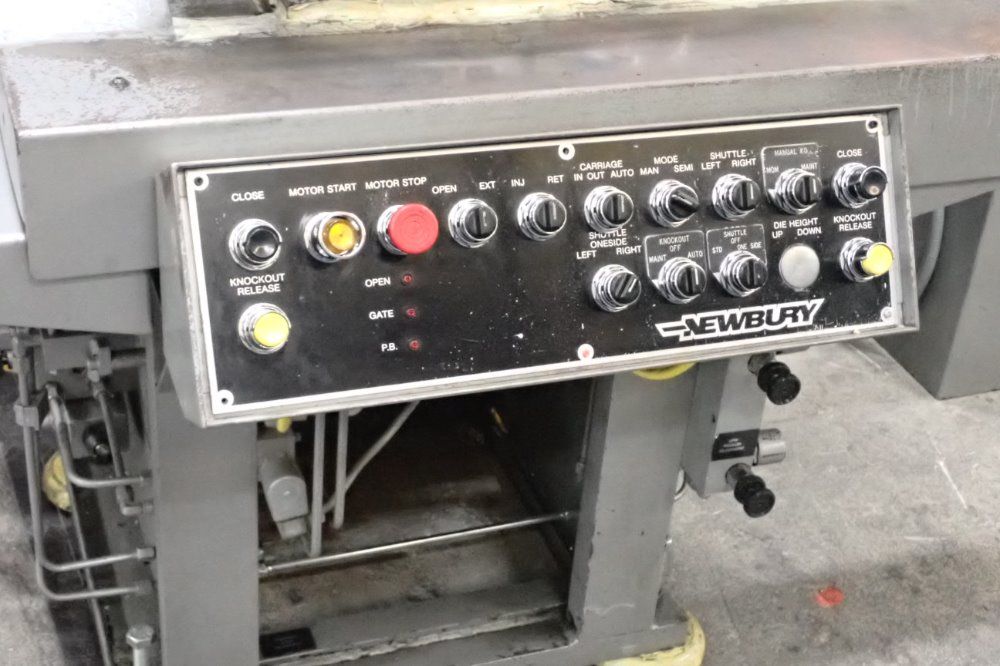 Newbury 30ton/60a 30 Ton Injection Molder - V4-30ars