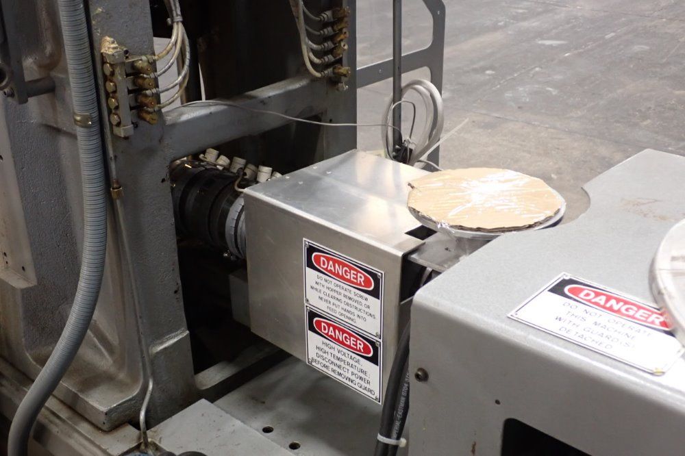 Newbury 30ton/60a 30 Ton Injection Molder - V4-30ars