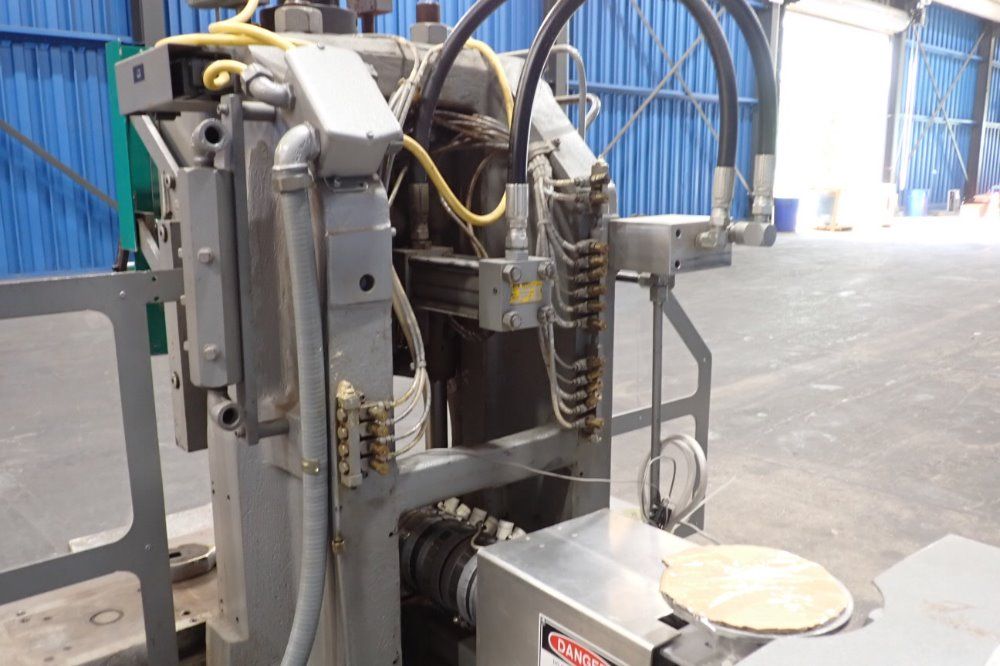 Newbury 30ton/60a 30 Ton Injection Molder - V4-30ars