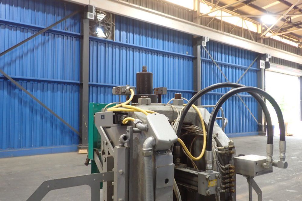 Newbury 30ton/60a 30 Ton Injection Molder - V4-30ars