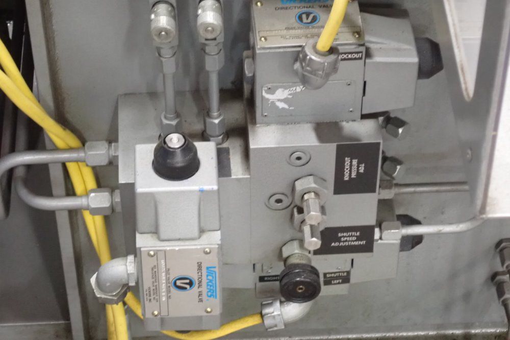 Newbury 30ton/60a 30 Ton Injection Molder - V4-30ars