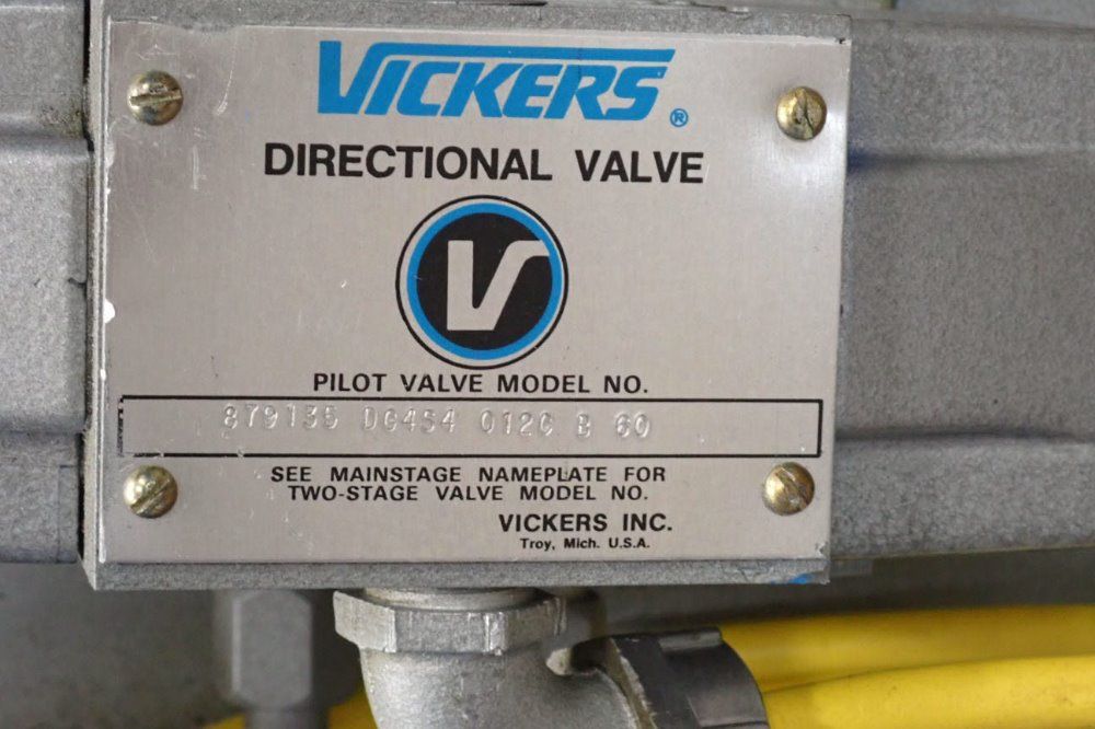 Newbury 30ton/60a 30 Ton Injection Molder - V4-30ars