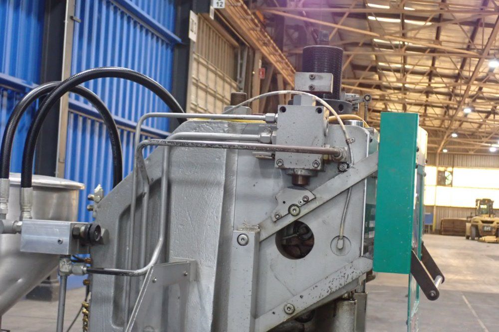 Newbury 30ton/60a 30 Ton Injection Molder - V4-30ars