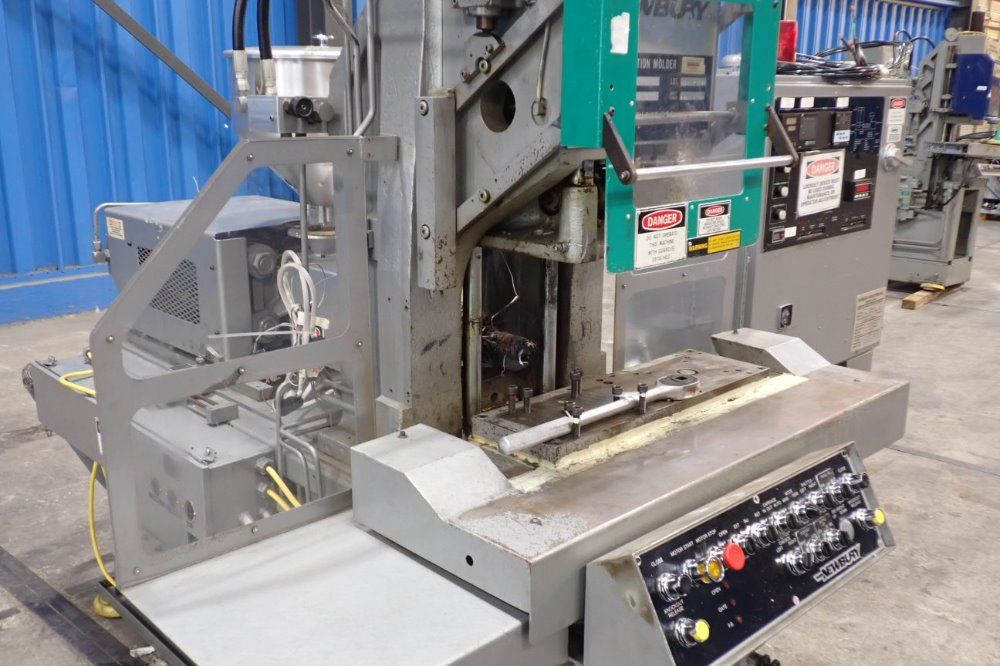 Newbury 30ton/60a 30 Ton Injection Molder - V4-30ars