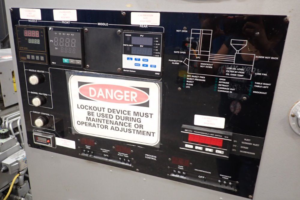 Newbury 30ton/60a 30 Ton Injection Molder - V4-30ars