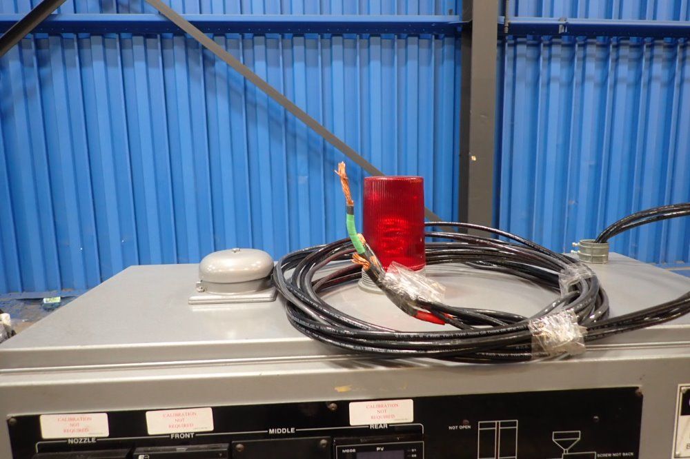 Newbury 30ton/60a 30 Ton Injection Molder - V4-30ars