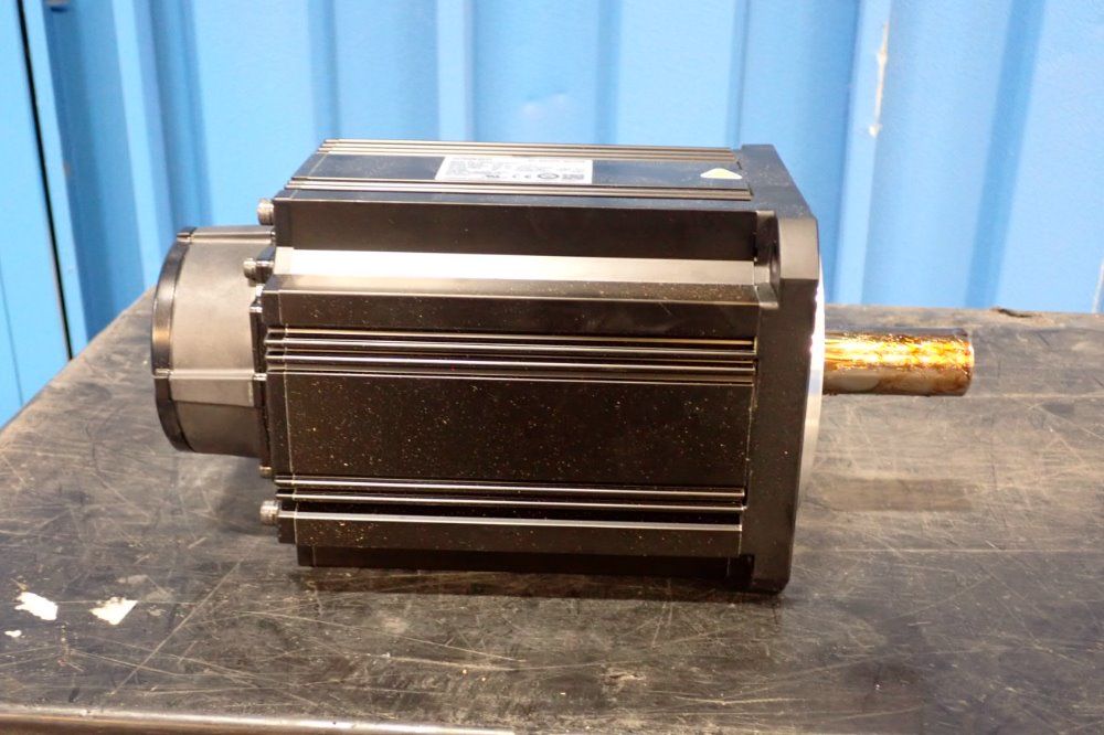 Omron 119v/17.4a Ac Servo Motor - R88m-k3k020t