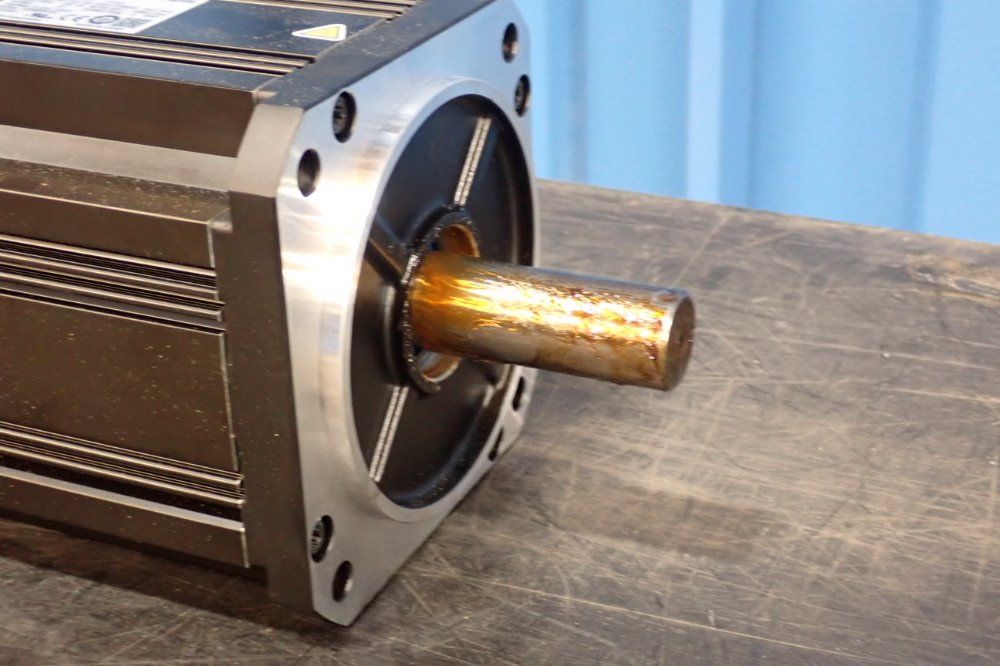 Omron 119v/17.4a Ac Servo Motor - R88m-k3k020t