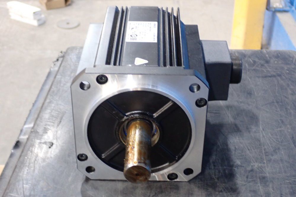 Omron 119v/17.4a Ac Servo Motor - R88m-k3k020t