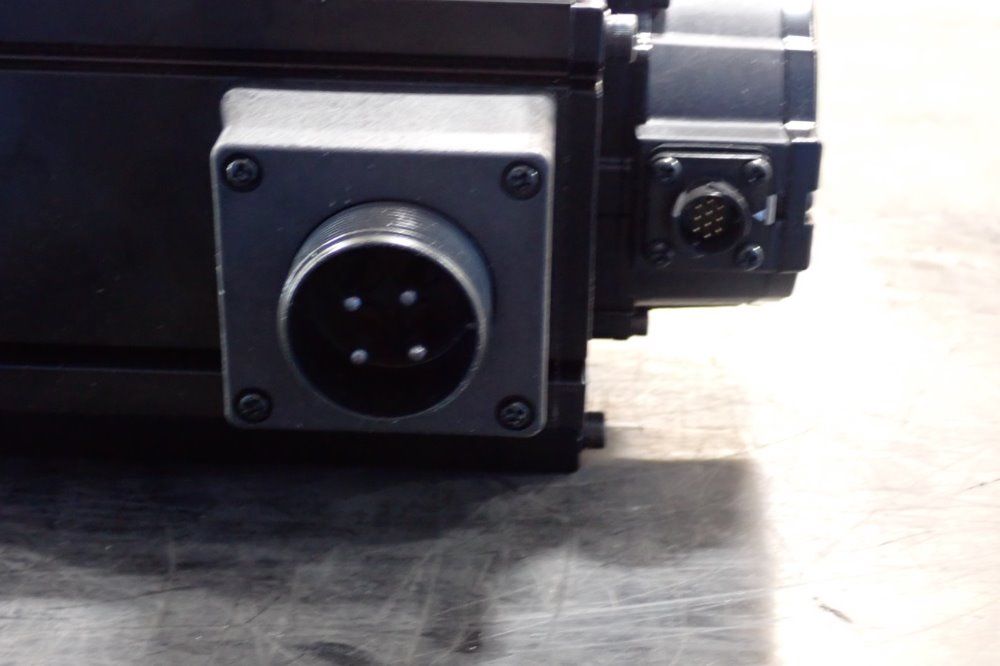 Omron 119v/17.4a Ac Servo Motor - R88m-k3k020t