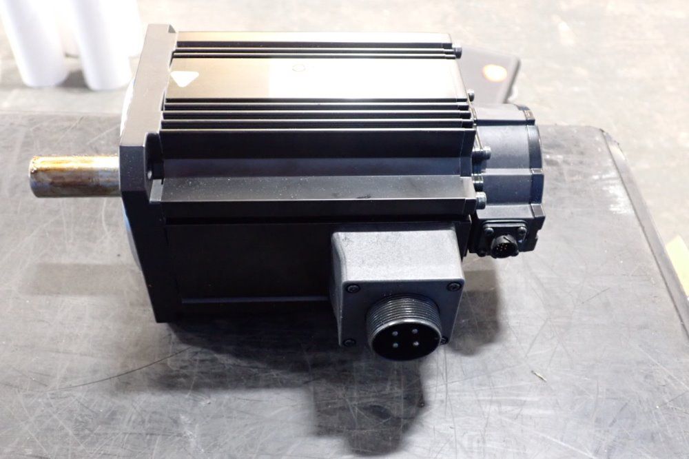 Omron 119v/17.4a Ac Servo Motor - R88m-k3k020t