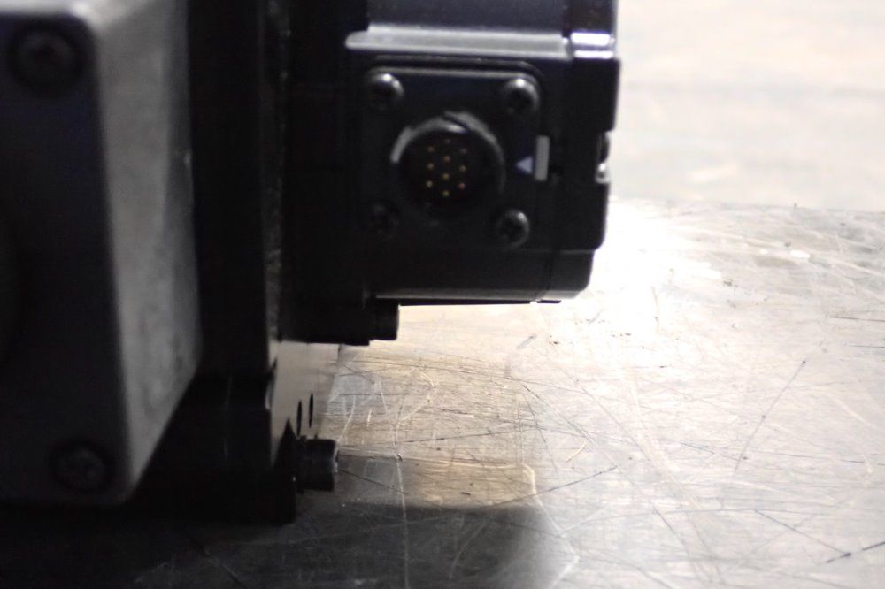 Omron 119v/17.4a Ac Servo Motor - R88m-k3k020t