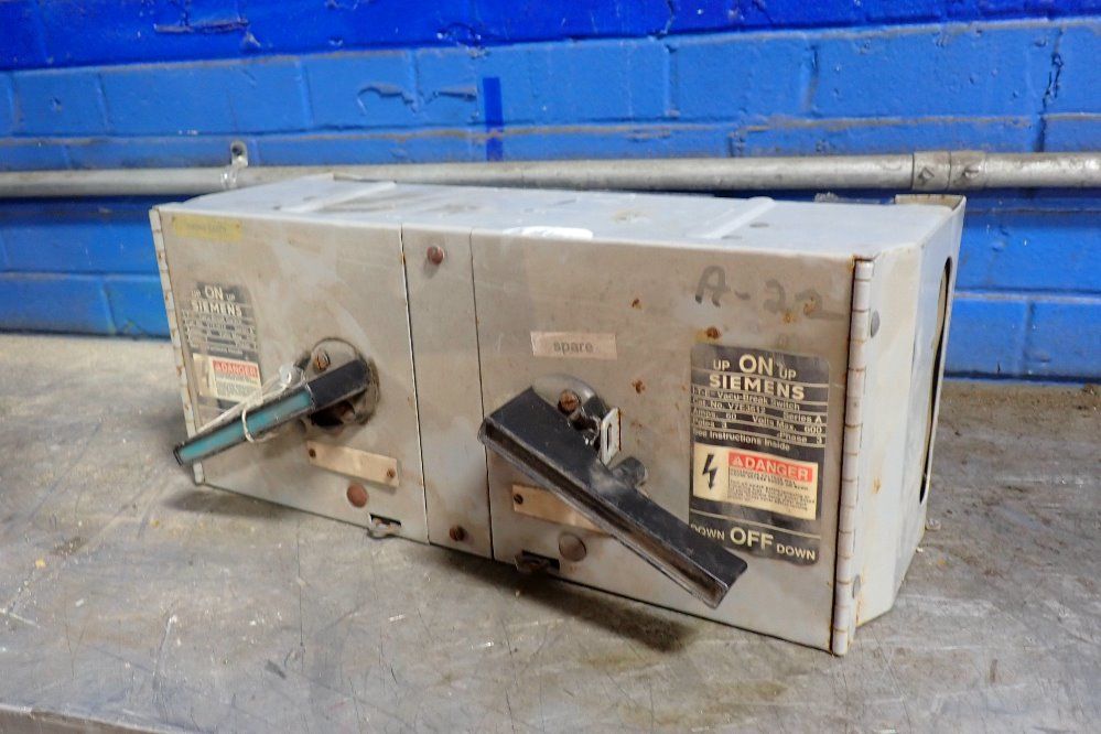 Siemens 30 Amps Breaker Switch - V7e3612