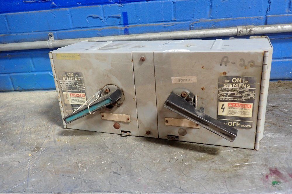 Siemens 30 Amps Breaker Switch - V7e3612