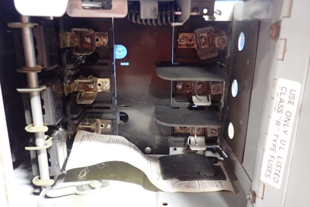 Siemens 30 Amps Breaker Switch - V7e3612