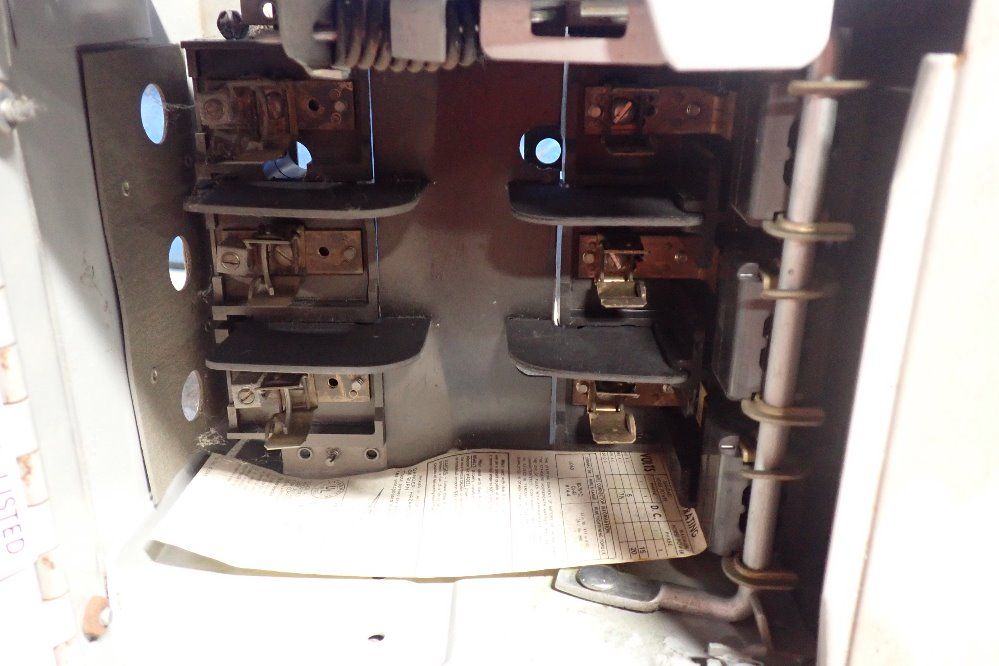 Siemens 30 Amps Breaker Switch - V7e3612