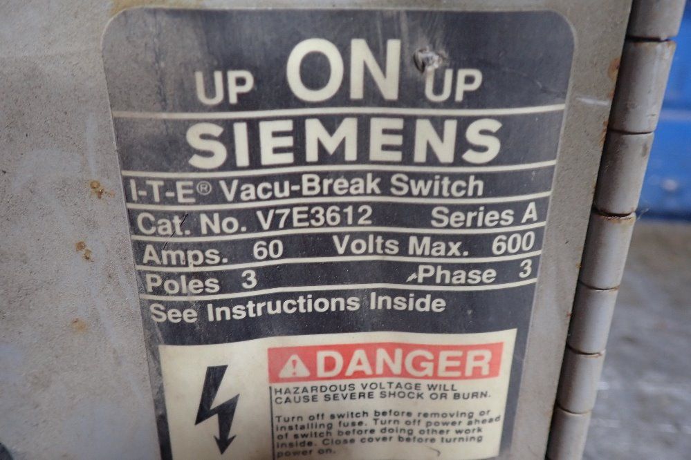 Siemens 30 Amps Breaker Switch - V7e3612