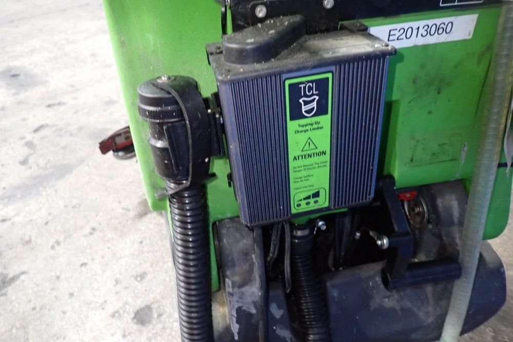 Eco Cost Cleaning System Floor Sweeper - Cbhd124v-10a