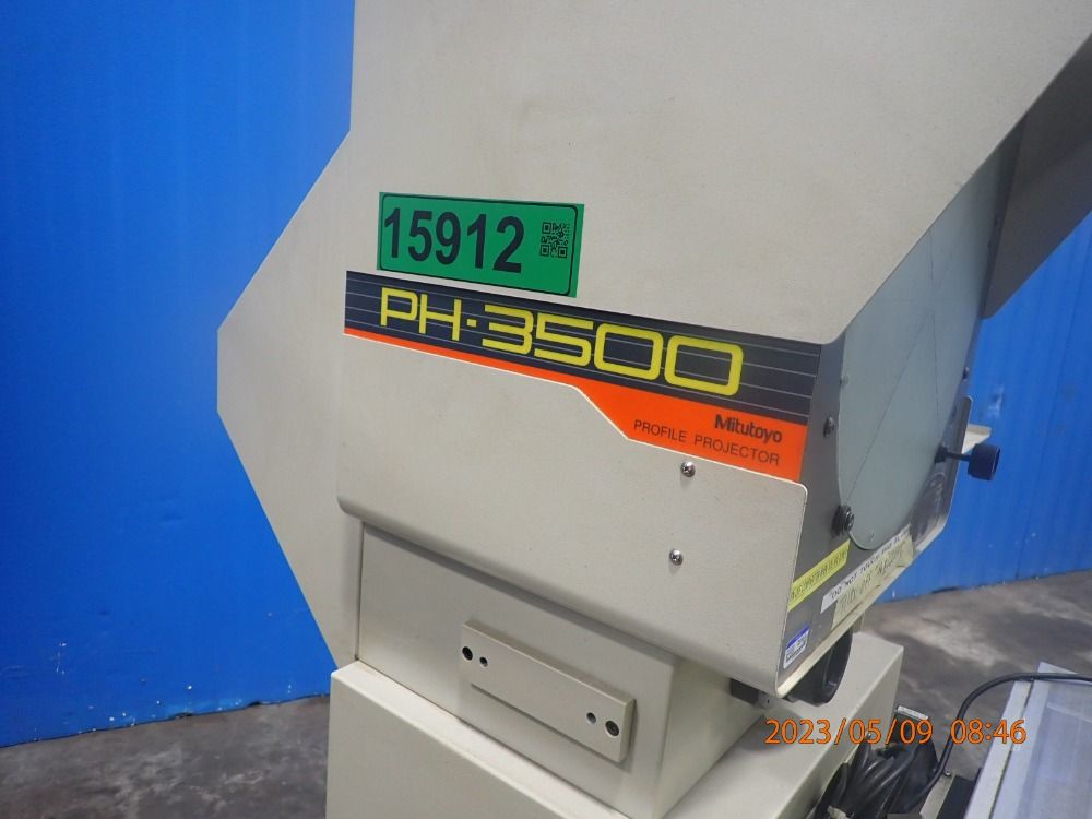 Mitutoyo Optical Comparator