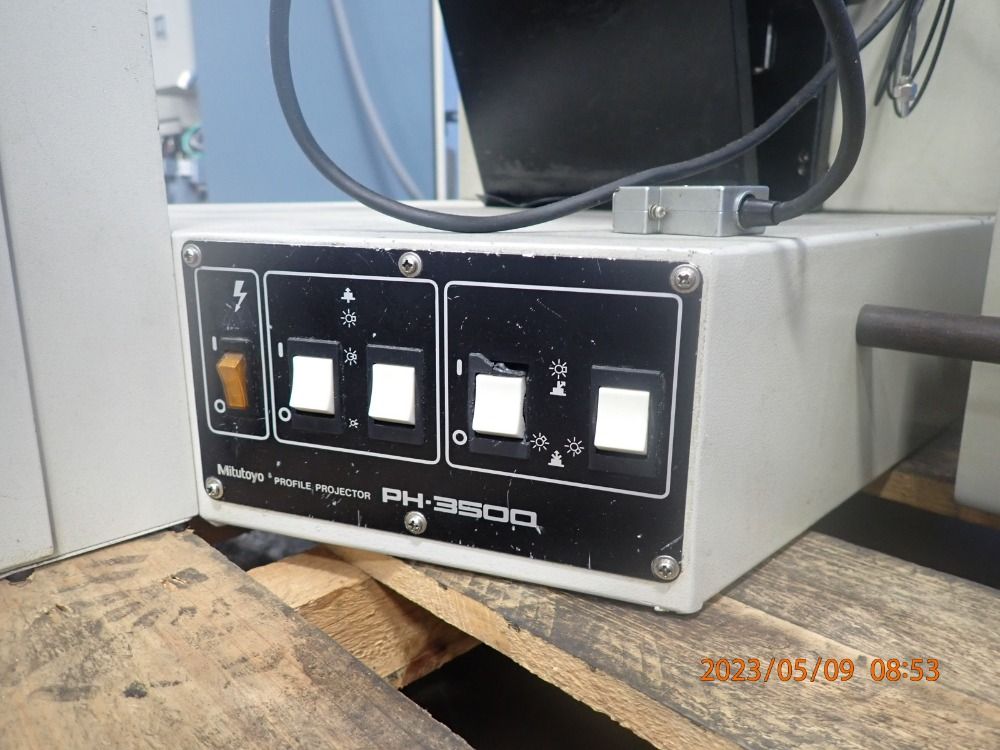 Mitutoyo Optical Comparator