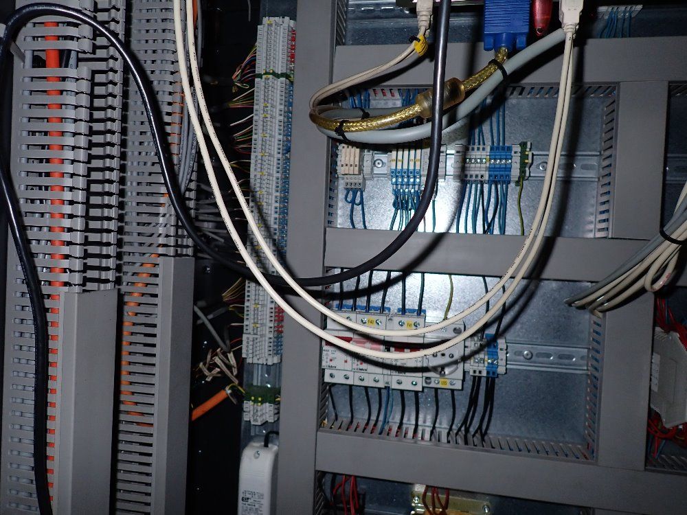 Style High Tech Cnc Milling Machine W/ Tooling - Bt-1500e