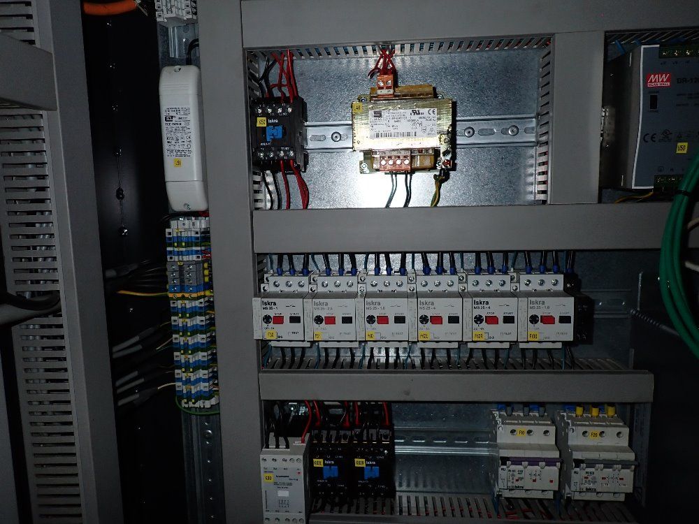 Style High Tech Cnc Milling Machine W/ Tooling - Bt-1500e