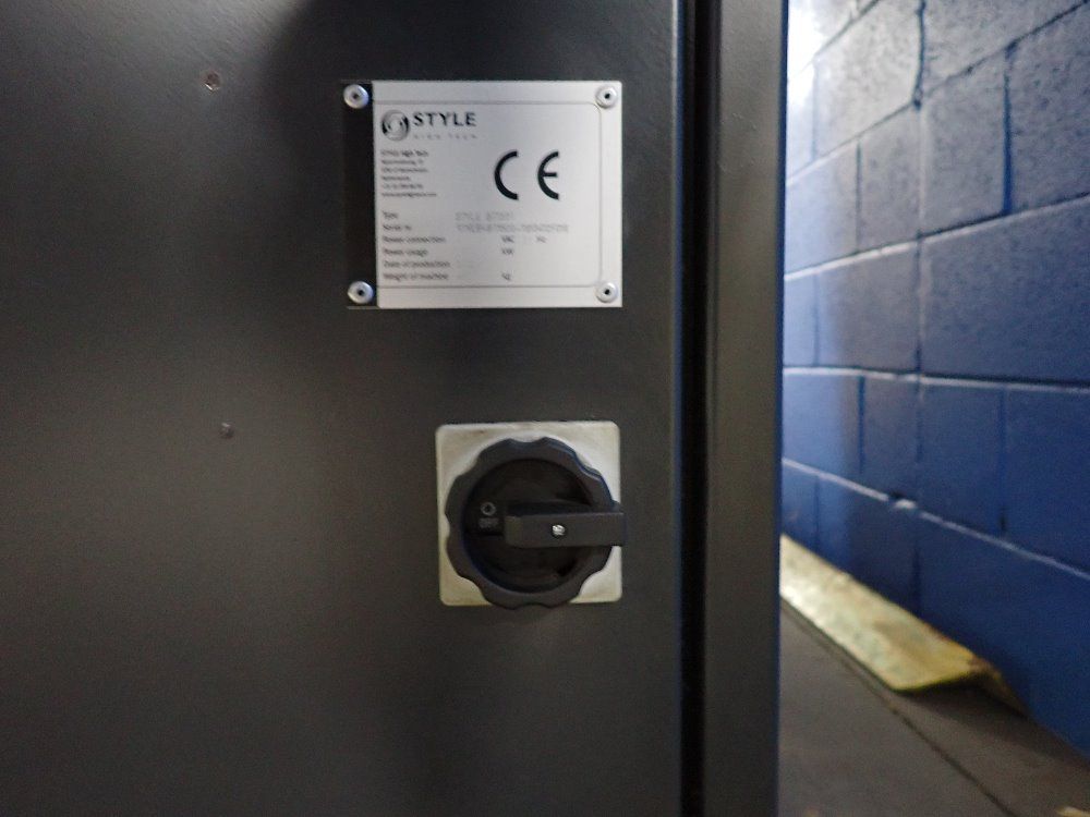 Style High Tech Cnc Milling Machine W/ Tooling - Bt-1500e