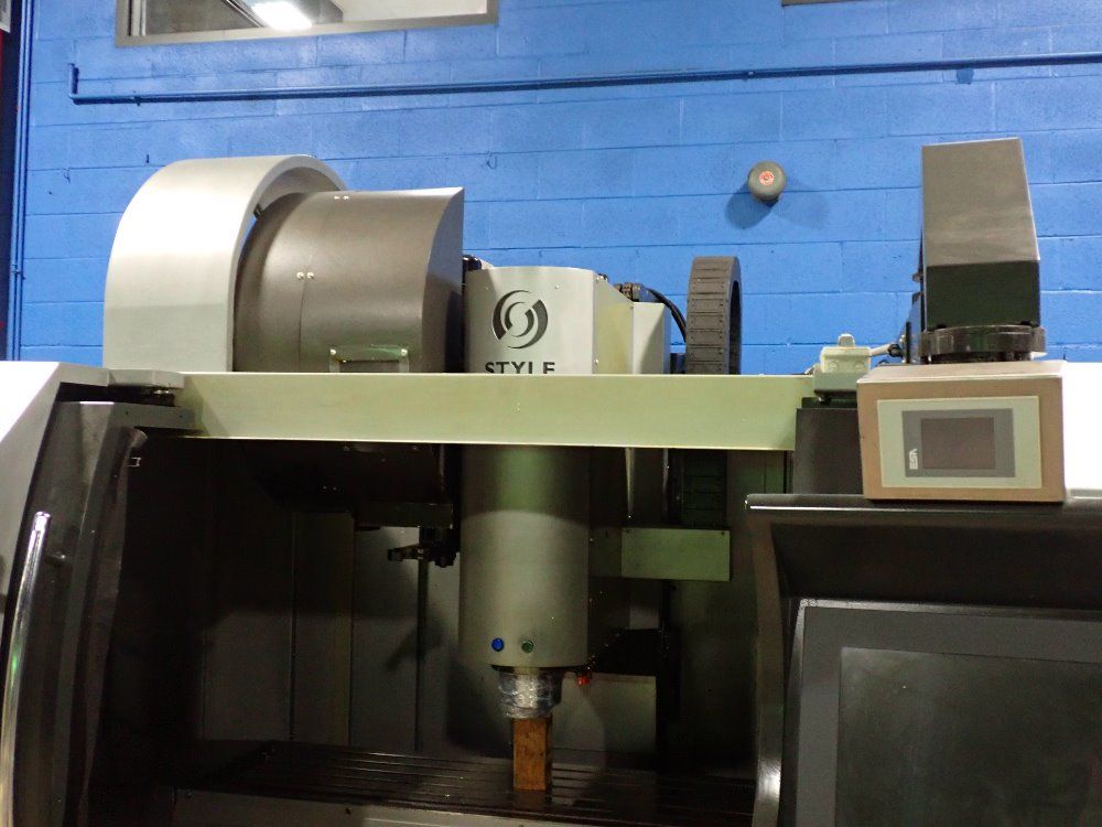 Style High Tech Cnc Milling Machine W/ Tooling - Bt-1500e