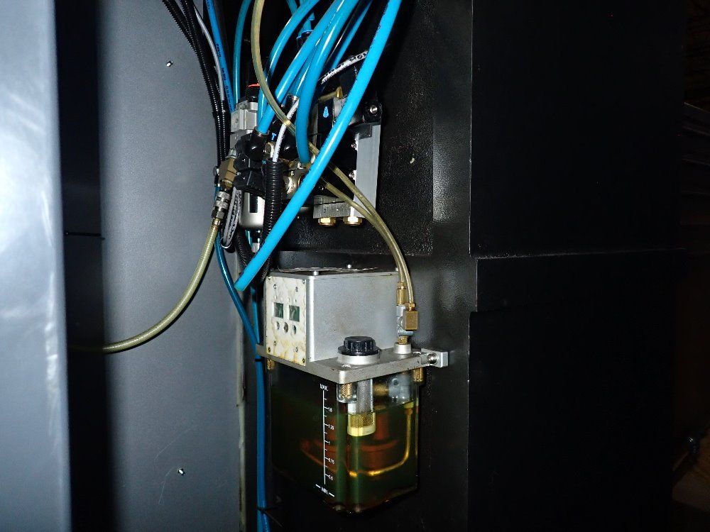 Style High Tech Cnc Milling Machine W/ Tooling - Bt-1500e